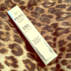 Brand new -IT -Cosmetics Bye Bye Foundations